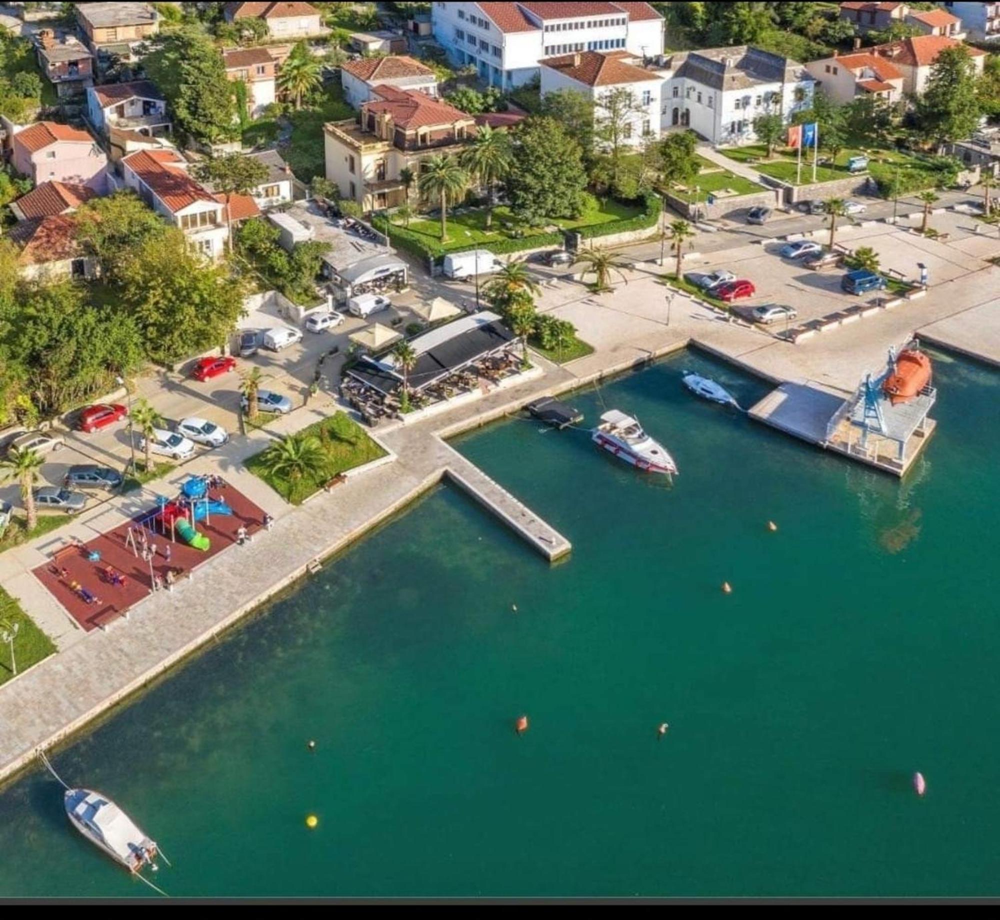 Bay Mola Home Kotor Extérieur photo